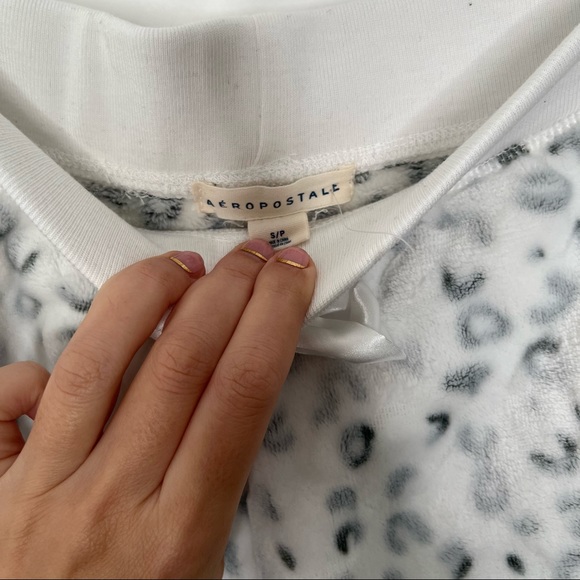 Aeropostale fuzzy white and grey leopard print Pyjama set top/bottom - Picture 3 of 4